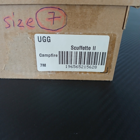Brand New In Box, Womens UGG gray Slippers. Size 7. - Picture 5 of 6